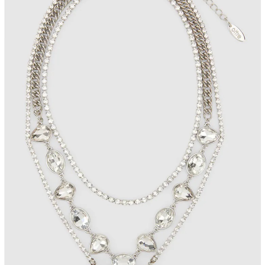 Colier cu șiraguri multiple suprapuse, decorat cu ștrasuri pentru un efect de strălucire intensă