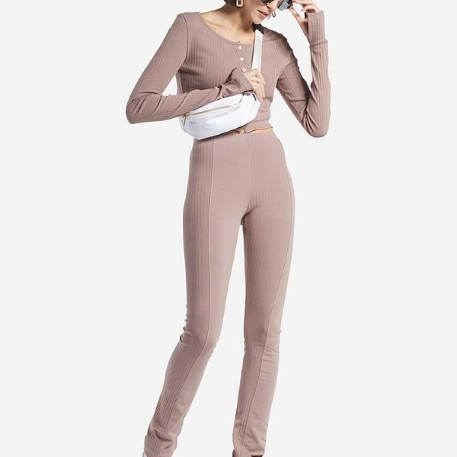 Colanți maro nude Reebok Classic din material aerisit cu un conținut ridicat de bumbac de 93%