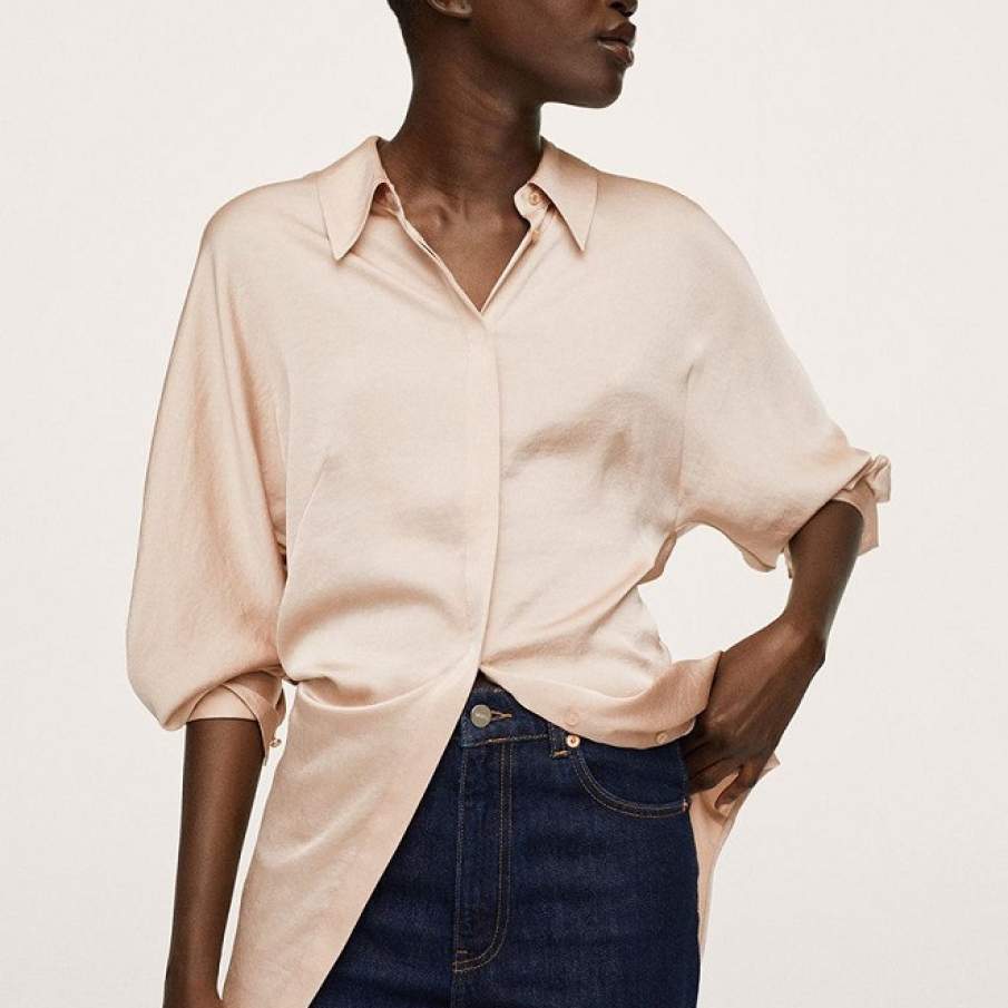 Cămașă roz pudrat, model lejer, dar elegant, de la Mango 