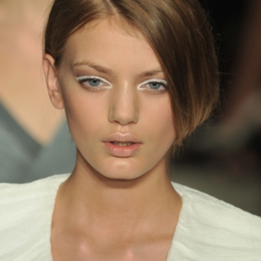 Pleoape creionate in alb