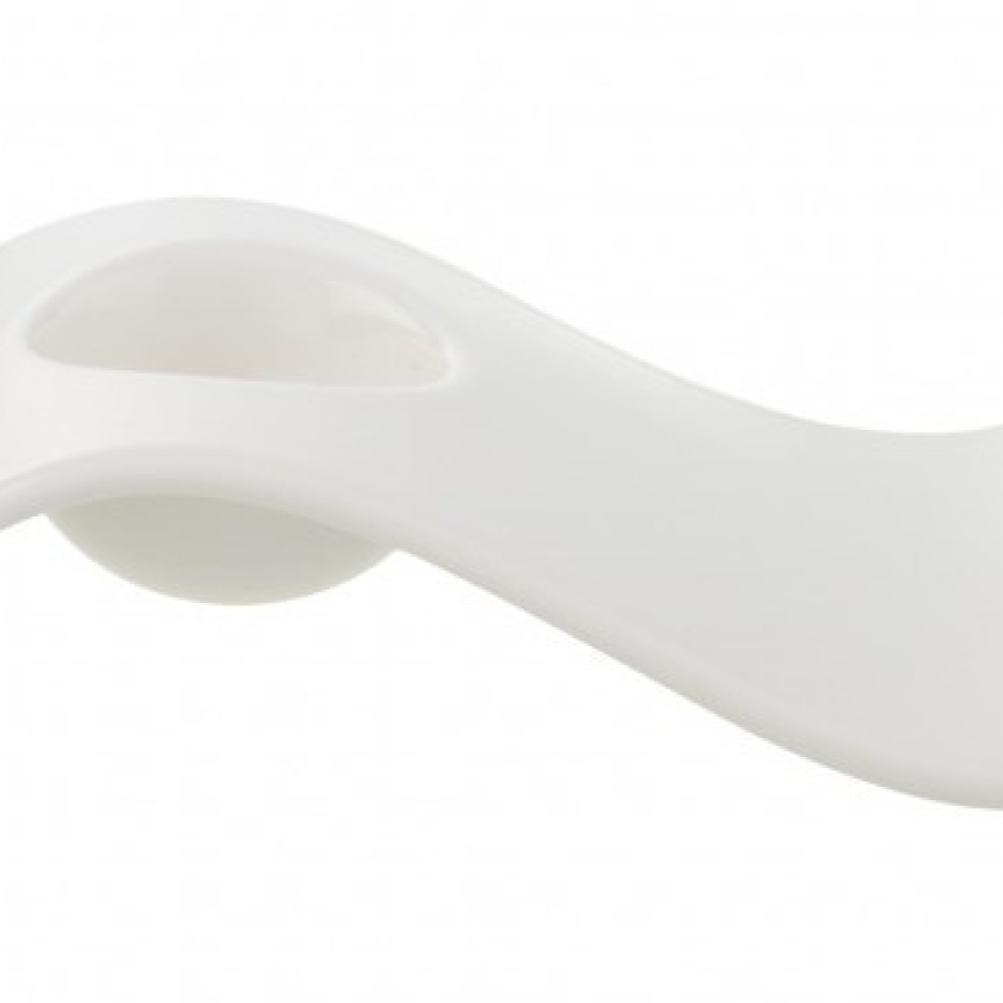 Cupa albă, simplă, pentru ou, dar cu un design ultramodern și deosebit. Poartă semnătura Villeroy & Boch NewWave și este fabricată din porțelan premium. 