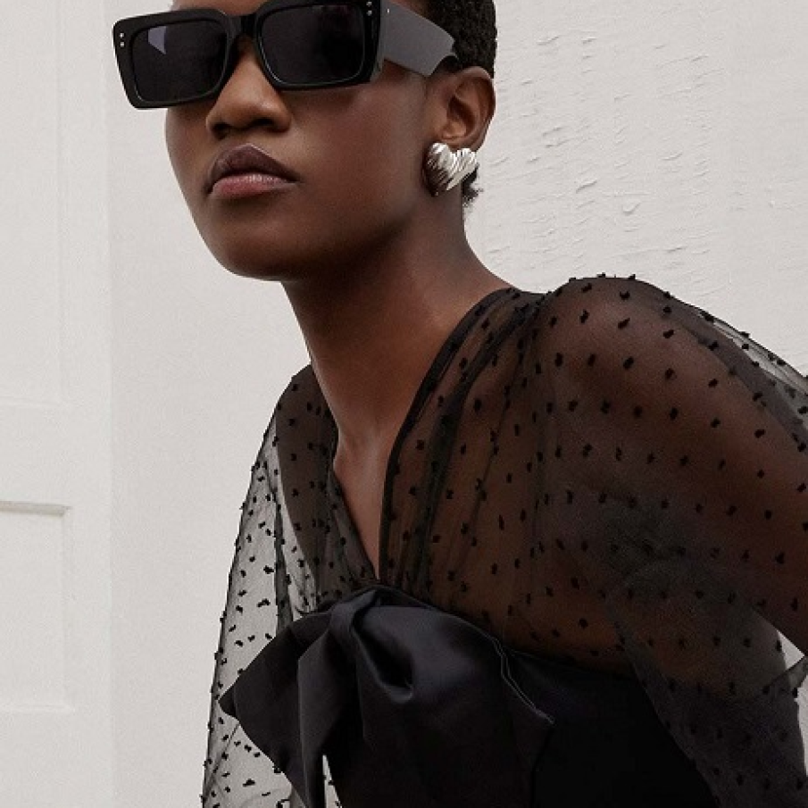 Cercei statement în formă de inima din colecția Answear Lab confecționați din metal, 100% oțel inoxidabil, perfecți pentru un look modern 