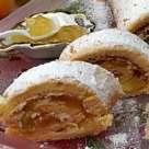 Rulada pufoasa cu mere 