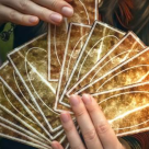 Comertul cu disperarea: Profilul sarlatanului-clarvazator