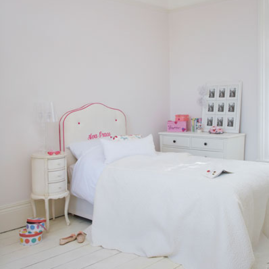 Alb si accente de culoare