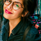 Un rucsac cu imprimeu colorat e ideal pentru călătorul neliniștit: fie vară, fie iarnă!