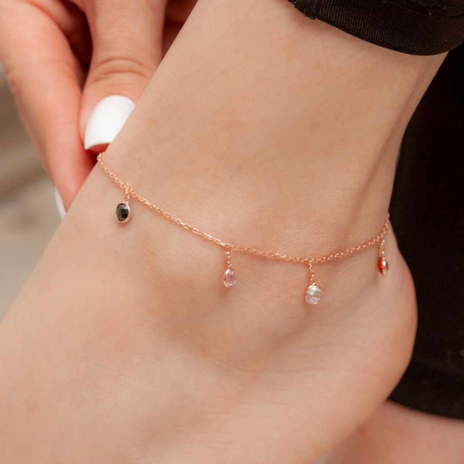 Lanț de gleznă cu pandantive din pietre de diverse culori 