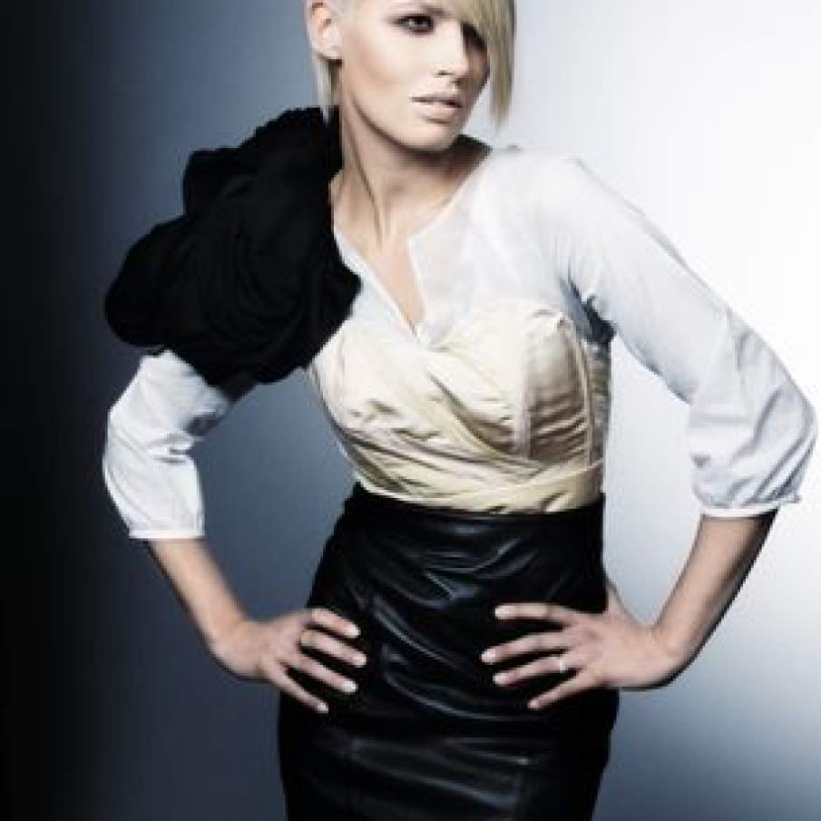 Coafura dreapta, cu breton prelungit