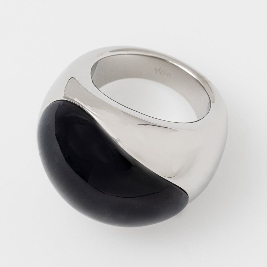 Inel din colecția Calvin Klein, confecționat din metal, cu aspect futurist, modern 