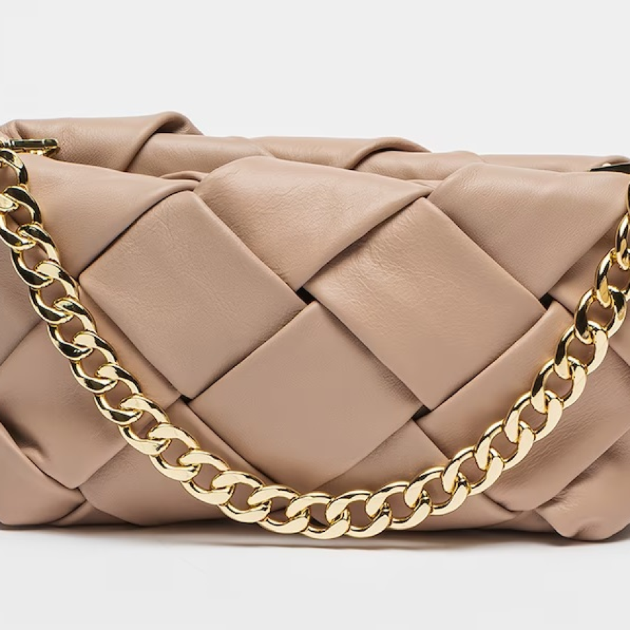 Geantă crossbody din piele nude by Pierre Cardin, cu aspect împletit și mâner din zale aurii, de efect