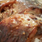 Caras la cuptor cu usturoi si lamaie 