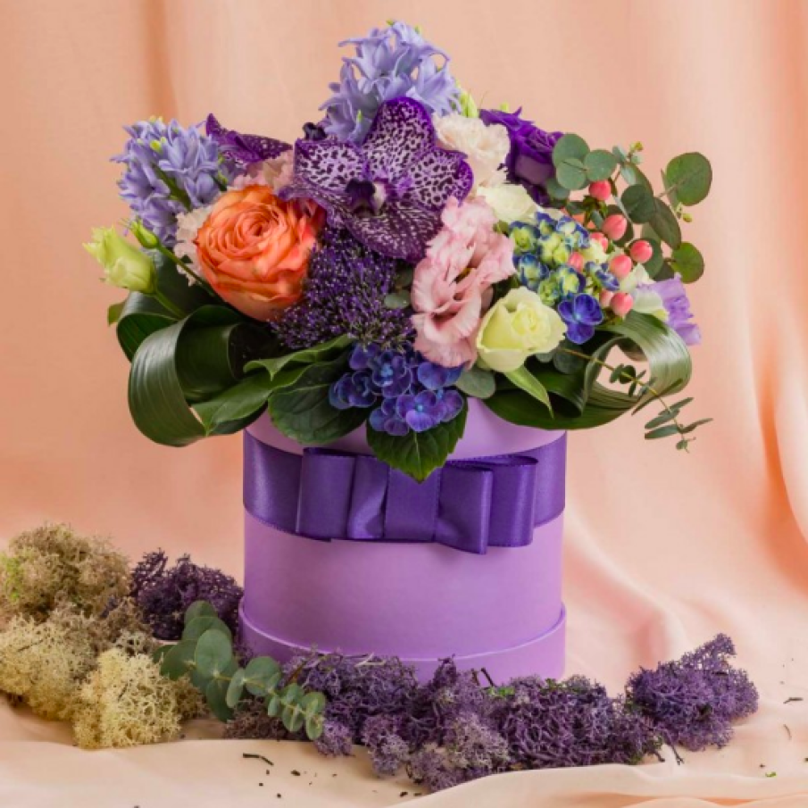 Cutie cu hortensia și orhidee Vanda