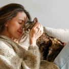 La mulți ani pisicilor și stăpânilor lor, de 8 august!