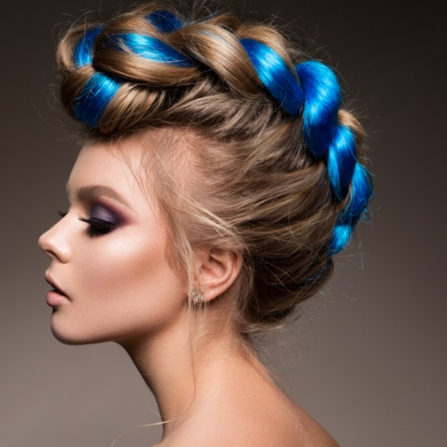 Suvite de par albastru pierdute in impletitura 