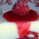 Desertul de duminica: panna cotta cu zmeura