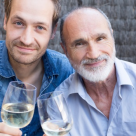 Ce face acest fiu pentru tatal sau este o lectie de viata! 