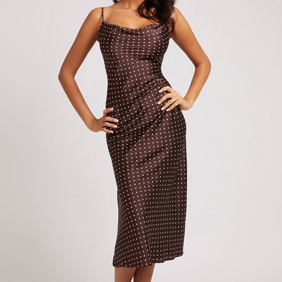 Rochie midi din satin cu imprimeu buline și bretele subțiri, ce pune în valoare liniile trupului 