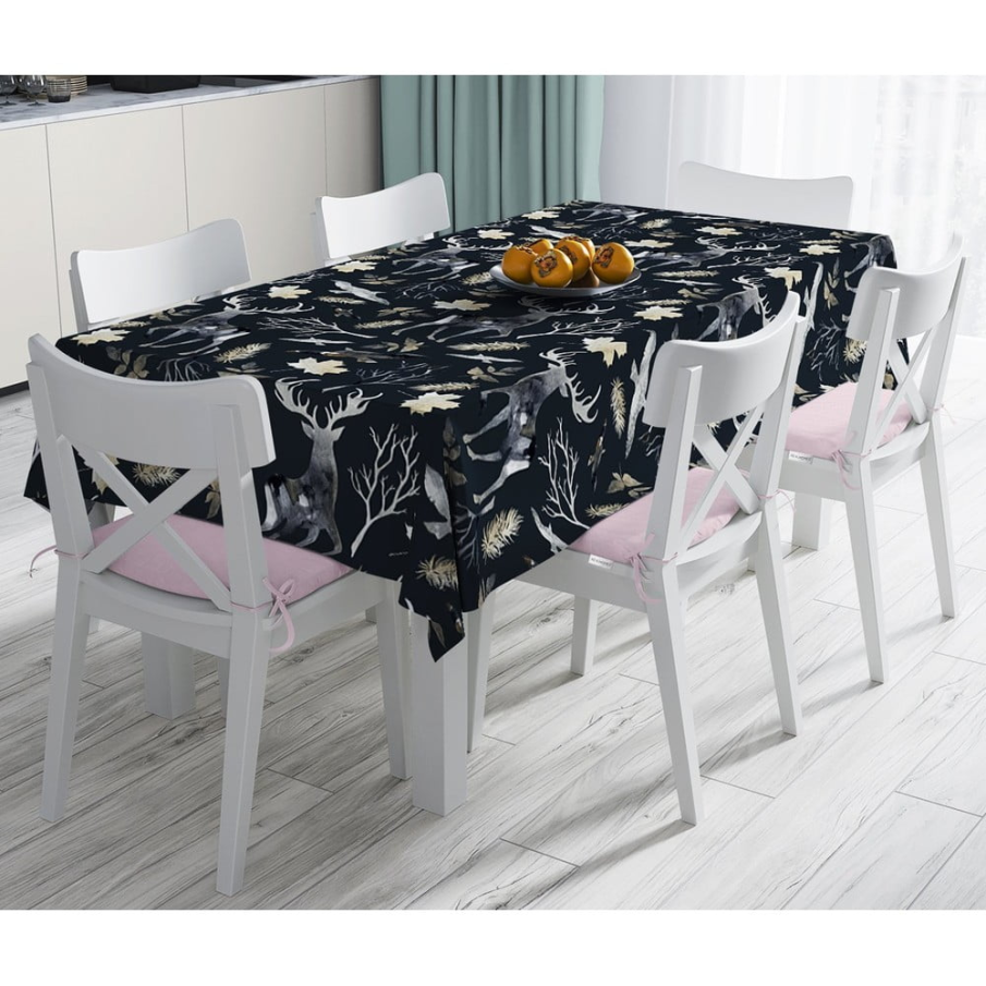 Față de masă din amestec de bumbac Cushion Covers Dark Forest cu motive din natură precum reni, copaci și alte motive vegetale