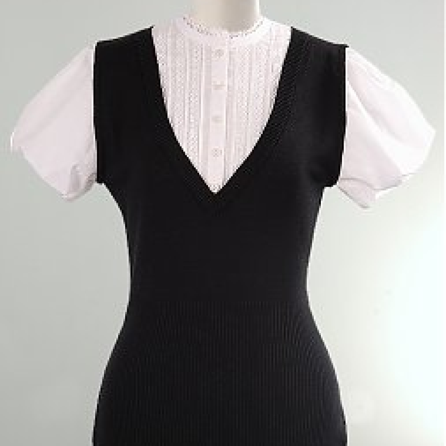 Bluza alba cu dantela si vesta  