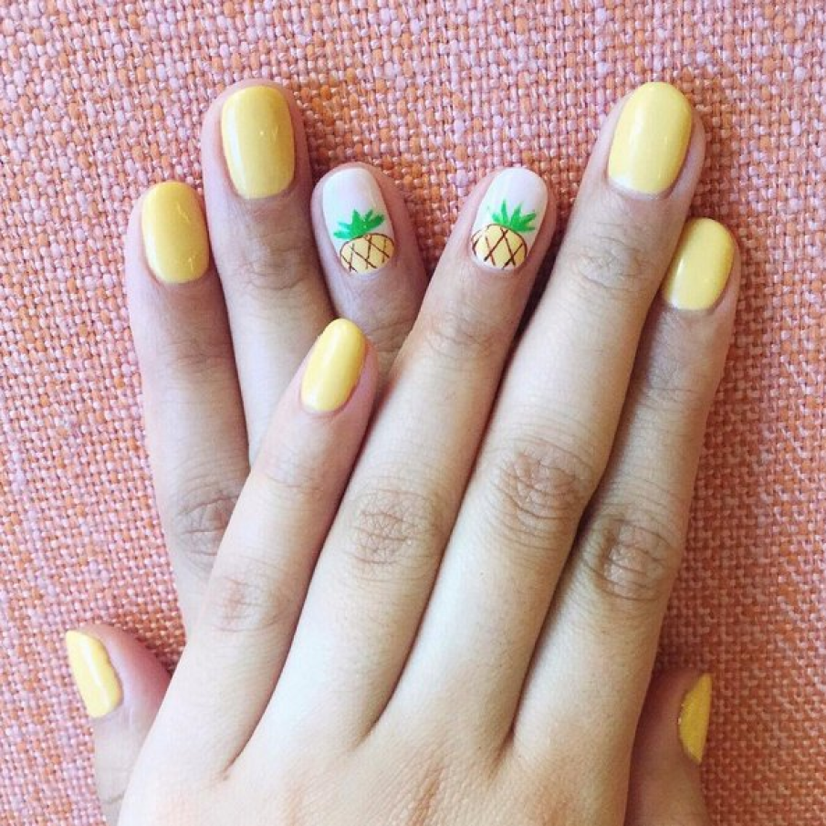 Unghii Pina Colada 