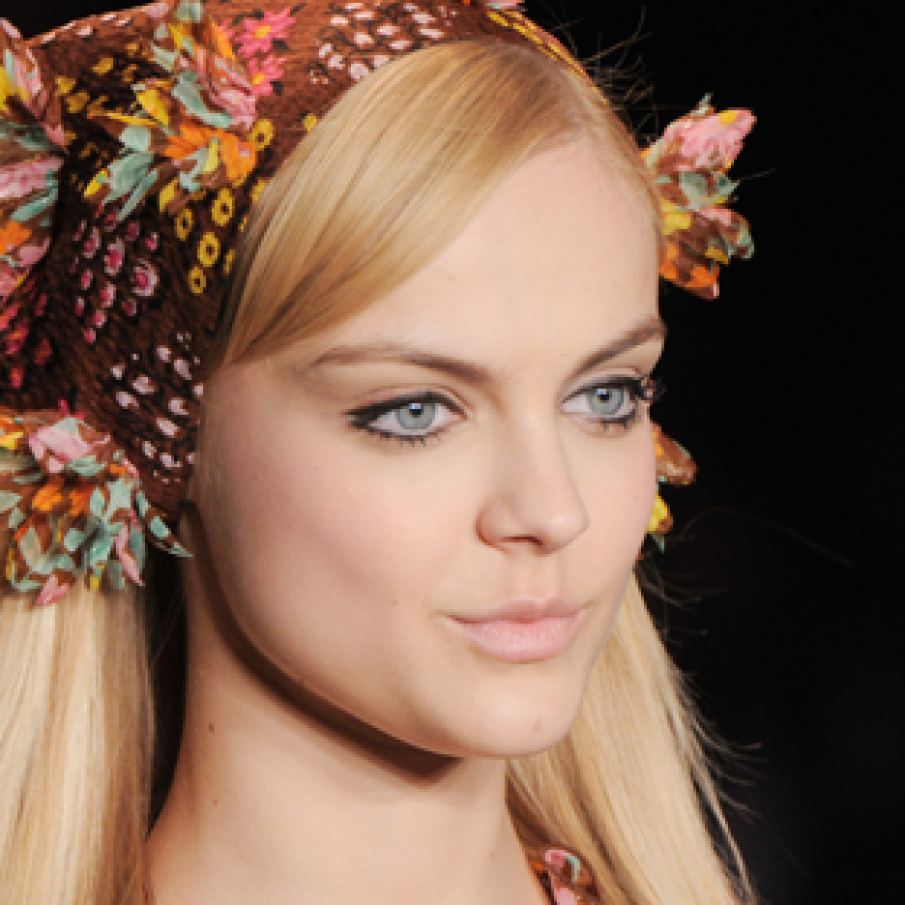 Tendinta 3: LASHES & LINES