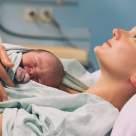 Nașterea între miracol și traumă - un subiect ignorat în România