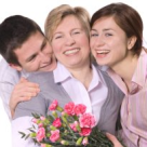 Indragostit de fusta mamei: Top 3 zodii de barbati mamosi 