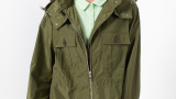 Jachetă scurtă, lejera, în nuanță de verde ferigă, cu glugă și finisaj rezistent la apă 