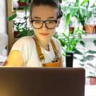 Efectul utilizării tehnologiei în pandemie: trei sferturi dintre românii din mediul urban își doresc o pauză de la mediul online