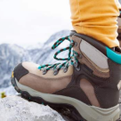 Bocanci de munte pentru drumeții prin zăpadă