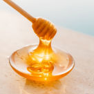 Iată care sunt proprietățile imbatabile ale unui borcan de miere de salcâm!
