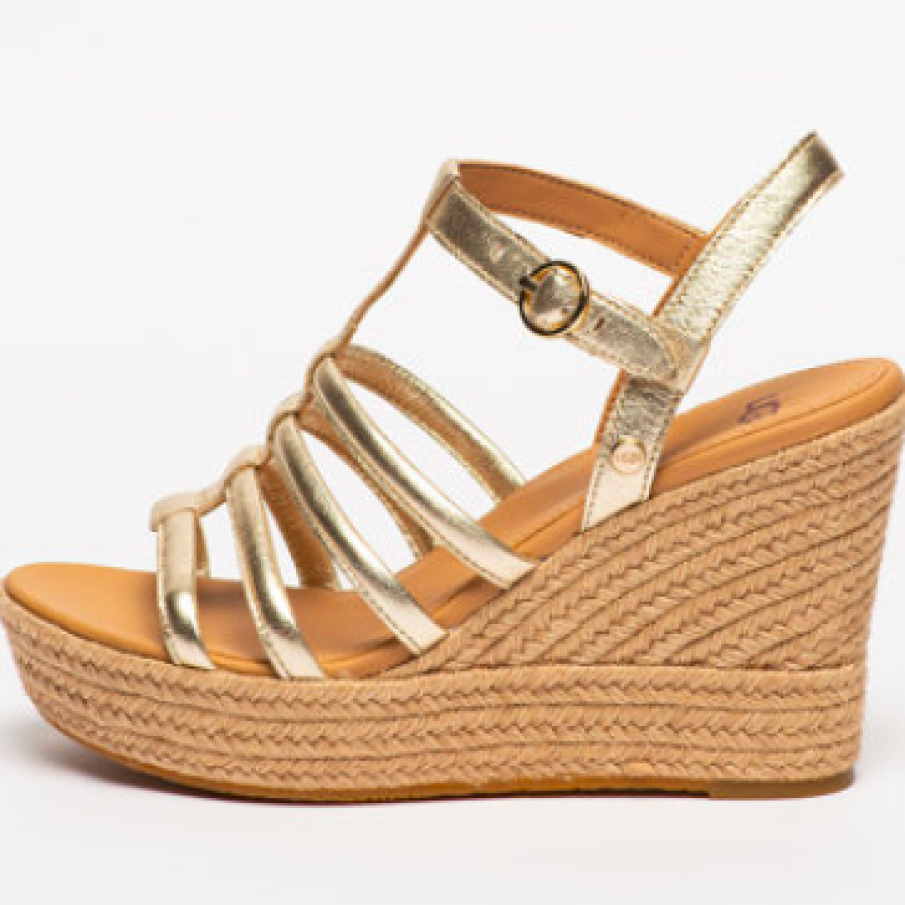 Sandale aurii din piele cu barete subțiri și platformă