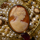 Bijuteriile cu camee: simboluri de rafinament și stil