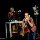 Istvan Teglas face teatru pe intuneric