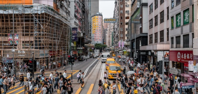 Iti place sa fii inconjurata de oameni?