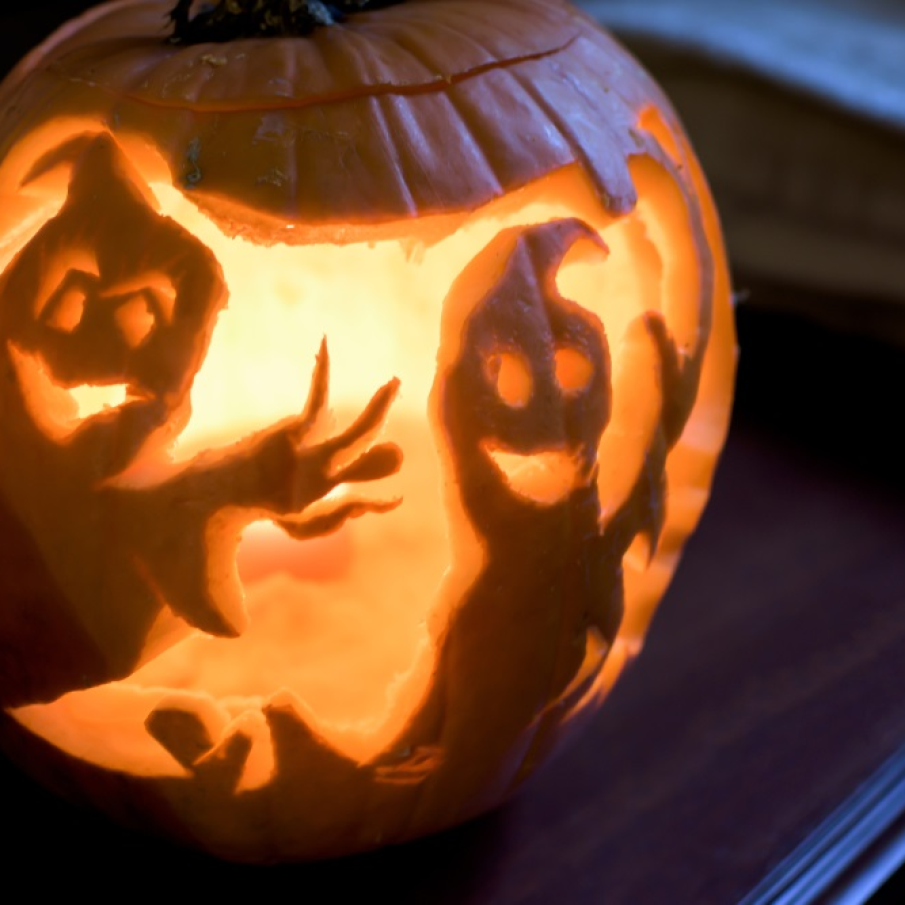 Ca de Halloween: Fantomițe jucăușe și prietenoase