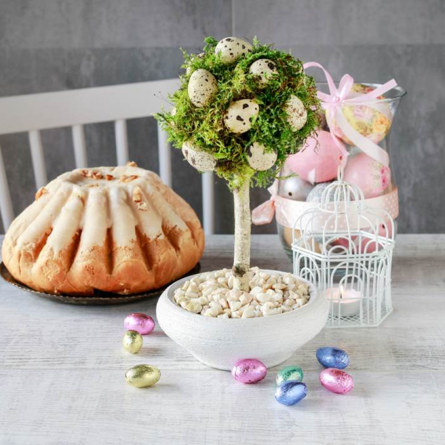 Copacelul Pastelui decorat cu oua de prepelita si muschi