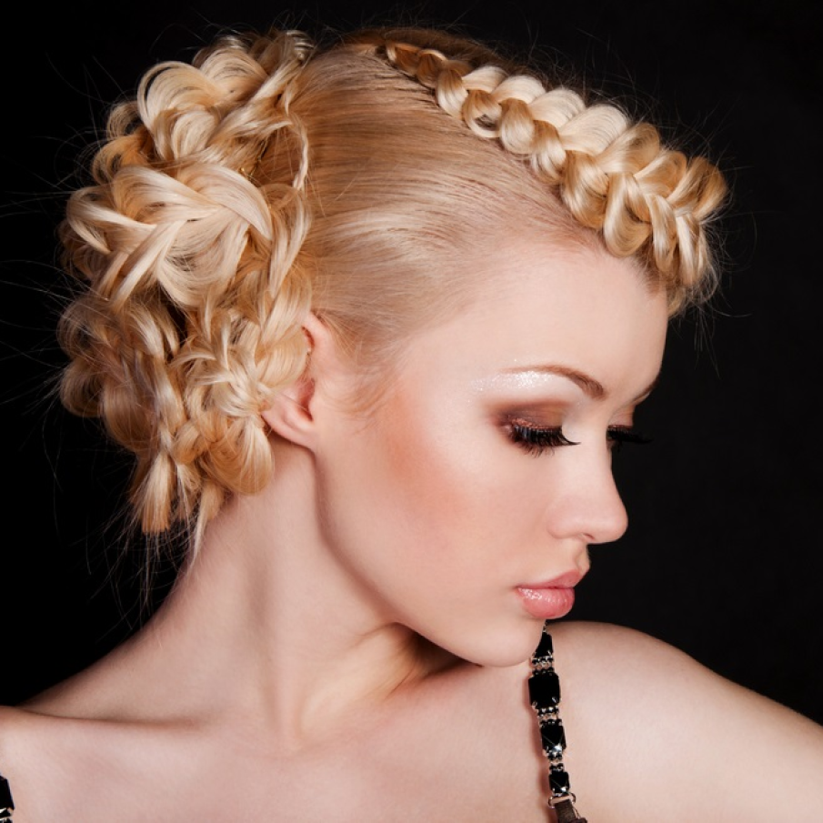 Coafura pe baza de impletituri speciale tip plasa 