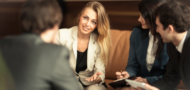 Cum te simti atunci cand esti in centrul atentiei?