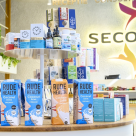 Secom introduce în magazinele proprii noi produse, ecologice și naturale,  și deschide o insulă comercială în Băneasa Shopping City