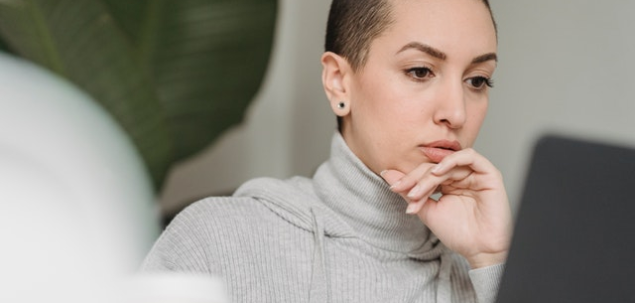 Cine merge si tot sta pe loc?