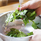 Apa super alcalină – soluția naturală de neutralizare a pesticidelor și chimicalelor nocive de  pe fructe și legume