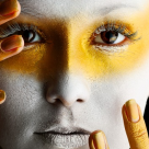 Designerul Adrian Oianu: 'Femeia romanca e o supravietuitoare, e femeia reala, pe care o admir!'