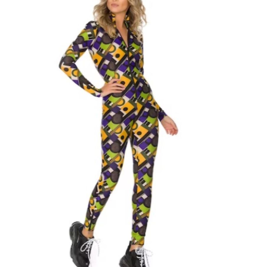 Salopetă mulată multicoloră MIYU, cu fermoar și imprimeu grafic. O piesă vestimentară de efect, care pune silueta în evidență și în care nu te vei trece neobservată