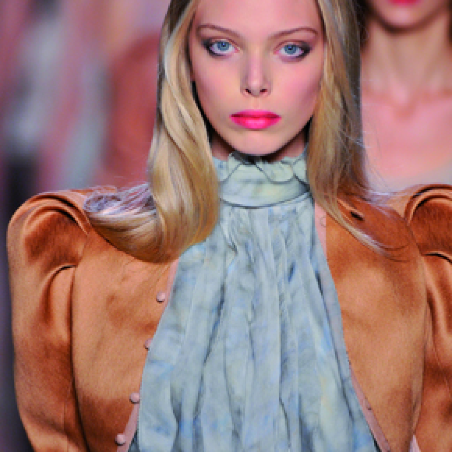 Buze puternic conturate