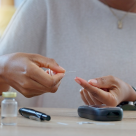 Una dintre cele mai răspândite afecțiuni cronice din România ar putea fi tratată, în curând, printr-o simplă perfuzie