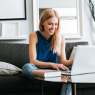 Papuci confortabili pentru munca la distanță - vezi cele mai noi tendințe