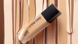 Fondul de ten Teint Idole Ultra Wear Foundation de la Lancome oferă rezistență împotriva transpirației, umidității și a excesului de sebum. Acoperă lejer și are un finish mat, natural