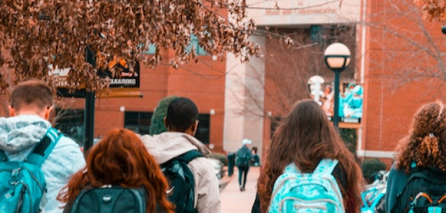 In liceu, fetele populare...