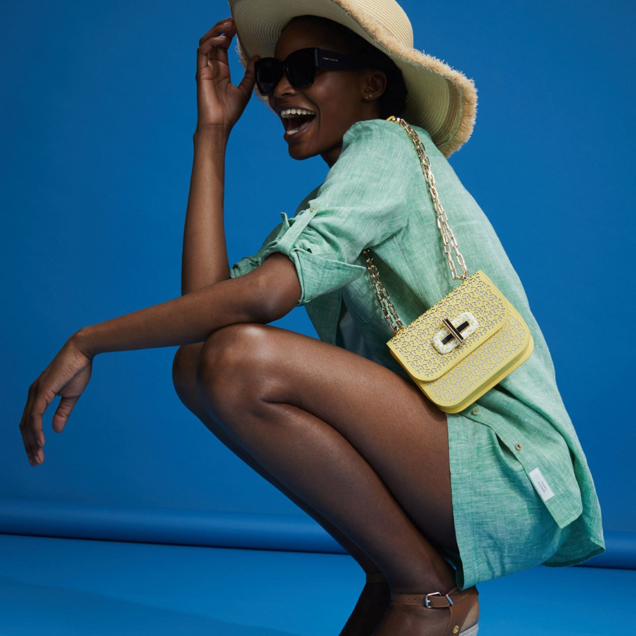 Noua colectie 2022 de genti si posete -  TOMMY HILFIGER